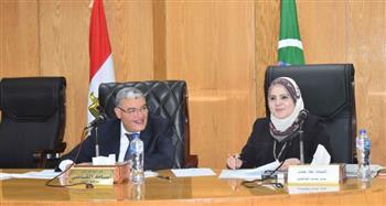 محافظ المنيا يعقد لقاء خدمة المواطنين 