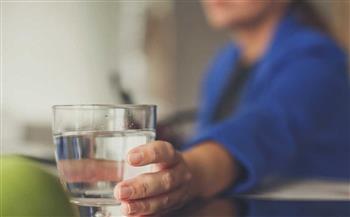   أخصائي تغذية علاجية يكشف كمية المياه المطلوبة لدى الأطفال يوميًا
