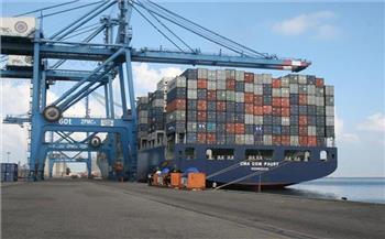   ميناء دمياط يستقبل 14 سفينة للحاويات والبضائع
