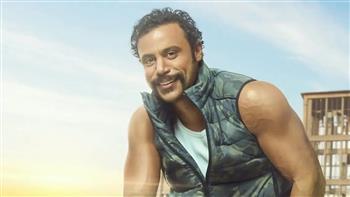 محمد إمام يشوق جمهوره بصورة من كواليس فيلم "عمهم"