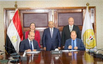   وزيرا البيئة والتنمية المحلية ومحافظ القاهرة يشهدون توقيع عقد خدمات الرصد والمتابعة لمنظومة المخلفات الصلبة