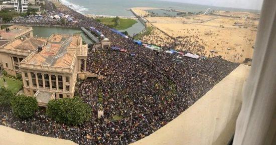 الاتحاد الأوروبي يدعو جميع الأطراف في سريلانكا إلى التعاون لضمان انتقال سلمي للسلطة