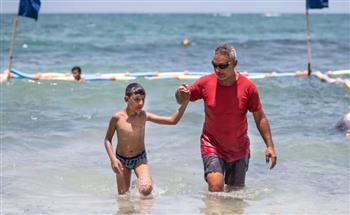   شواطئ الإسكندرية تستقبل 95 طفل كفيف على أول شاطئ المكفوفين بالمندرة