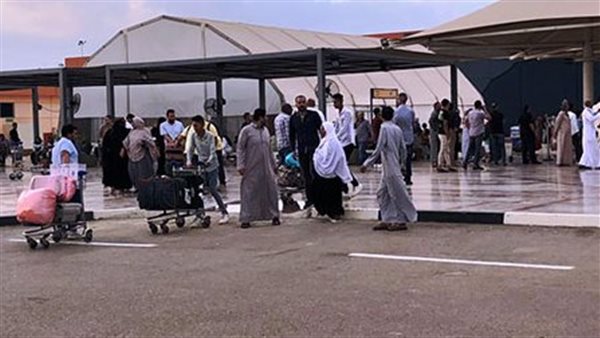 مطار القاهرة يستقبل أولى رحلات الحجاج العائدين من الأراضي المقدسة