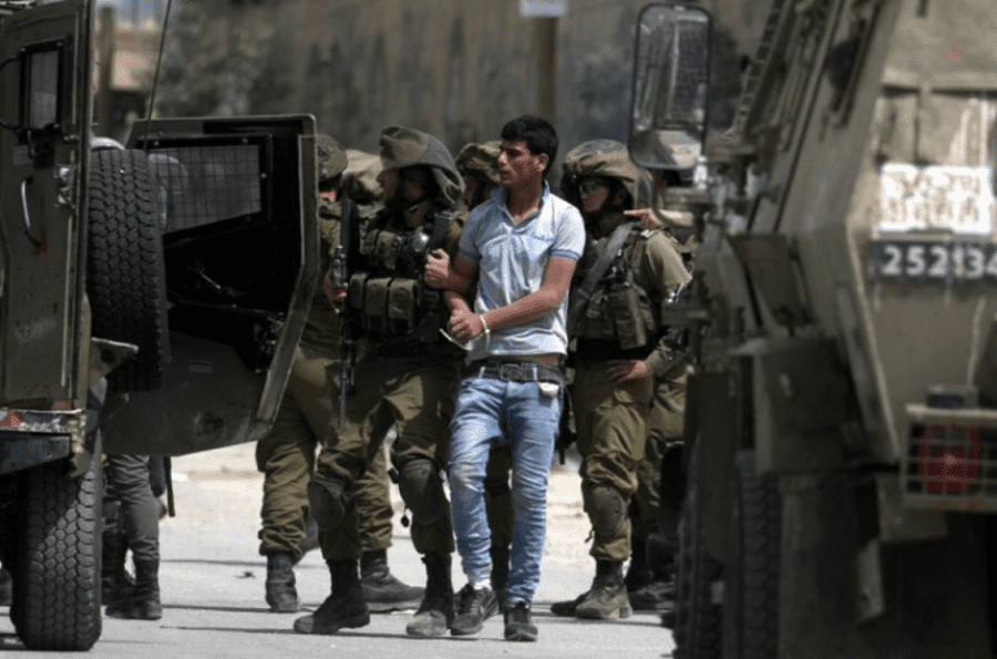 الاحتلال الإسرائيلي يعتقل مواطنا من بلدة إذنا غرب الخليل