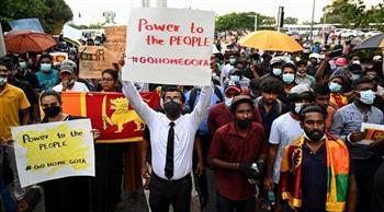   مسافرون يمنعون شقيق رئيس سريلانكا من مغادرة البلاد