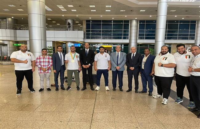 وزير الرياضة يتواصل مع بعثة السومو خلال استقبالهم الرسمى  بمطار القاهرة 