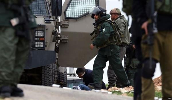 قوات الاحتلال الإسرائيلي يعتقل 5 شبان من مخيم الجلزون