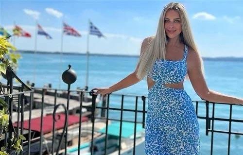 ريم مصطفي تشارك جمهورها صورها في اجازة العيد من ايطاليا