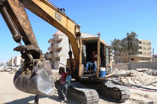 إزالات في منطقة خدمات المساعيد بالعريش ورفع مخلفات 300 طن