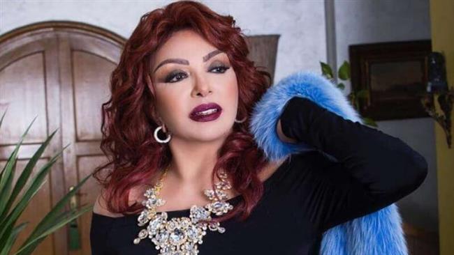 نبيلة عبيد تشارك جمهورها بأغنية "العيون السود"