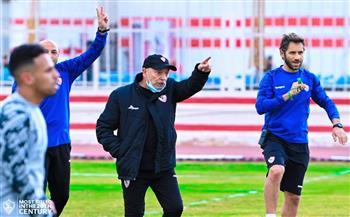 «فيريرا» يعقد جلسة مع اللاعبين 