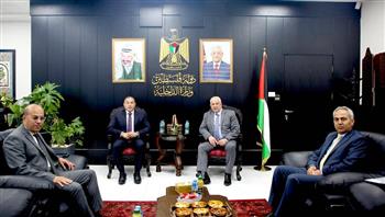   وزير الداخلية الفلسطيني والسفير المصري في رام الله يبحثان سبل تعزيز التعاون بين البلدين