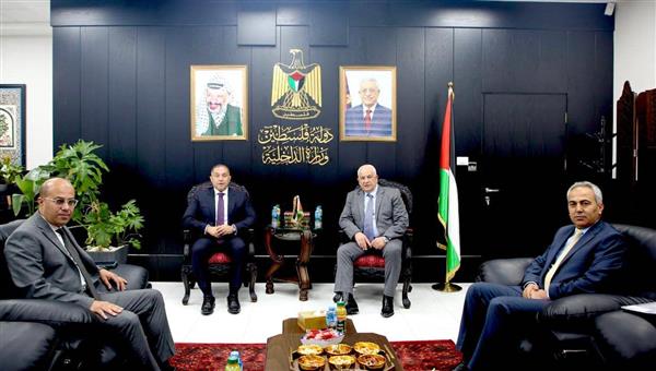وزير الداخلية الفلسطيني والسفير المصري في رام الله يبحثان سبل تعزيز التعاون بين البلدين
