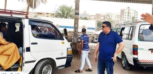 محافظ سوهاج يتابع انتظام العمل بمواقف السيارات ومحطات الوقود