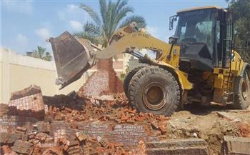 إزالة 3 حالات تعد ورفع 150 طن مخلفات بأسوان