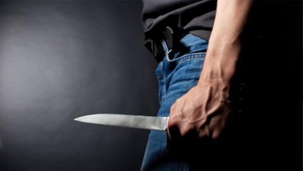 جزار يطعن عامل بسكين لسرقة ساعته بالخصوص