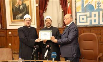 محافظ القاهرة ووزير الأوقاف يشهدان توزيع 4 أطنان من صكوك الأضاحي