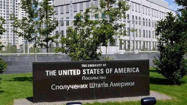 السفارة الأمريكية في أوكرانيا تحث مواطنيها على عدم السفر إلى أوكرانيا أومغادرتها على الفور