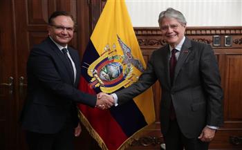   رئيس الجمهورية الإكوادوري يلتقي السفير المصري في كيتو