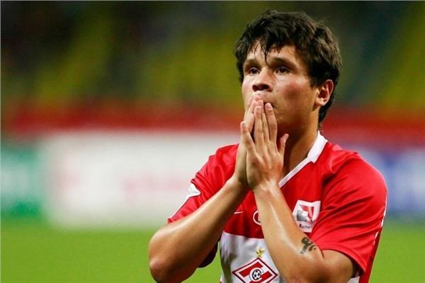 أصيب بجلطة أثناء التدريبات .. وفاة لاعب كرة قدم روسي