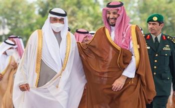   ولي العهد السعودي يستقبل رئيس دولة الإمارات في مطار جدة
