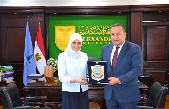 رئيس جامعة الإسكندرية يستقبل ويشيد بالدكتورة نهال الشقنقيرى