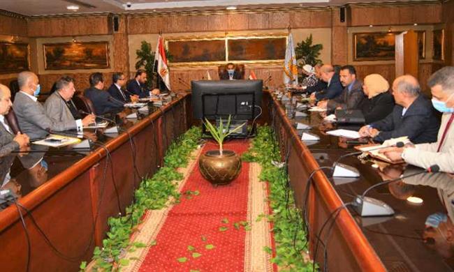 محافظ الغربية يناقش أزمة مستشفى 57357 فى طنطا