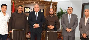محافظ قنا يستقبل وفد الأقباط الكاثوليك لتقديم التهنئة بعيد الأضحى المبارك