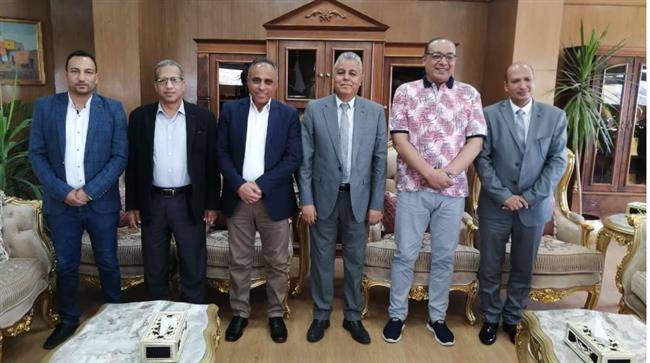 رئيس جامعة جنوب الوادي يشيد بمشروع "أمل مصر" لتطوير قرية "الحلة" 