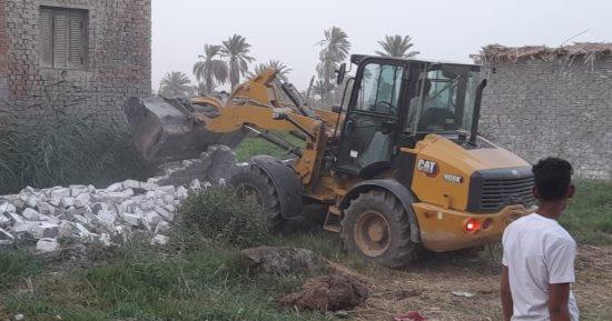 محافظ الفيوم: إزالة 46 حالة تعدٍ على الأراضي الزراعية وأملاك الدولة