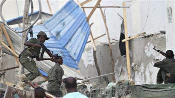   قتلى وجرحى بانفجار سيارة مفخخة استهدفت فندقا في وسط الصومال