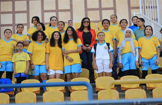 فتيات الكرة النسائية بالإسماعيلي يؤازرن الفريق في مباراته الودية أمام سيمبا التنزاني