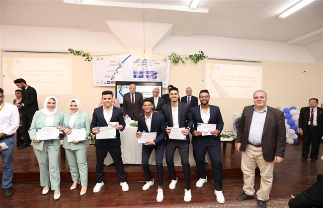 رئيس جامعة الزقازيق يشهد فعاليات المؤتمر الطلابي الأول لكلية الحاسبات والمعلومات