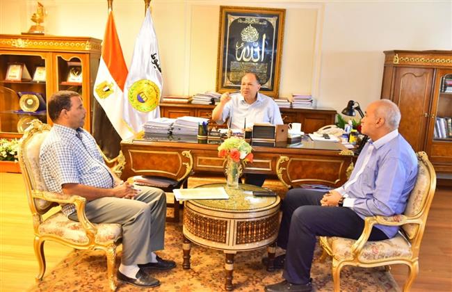 محافظ أسيوط يشدد على تكثيف حملات إزالة التعديات على الأراضي الزراعية 
