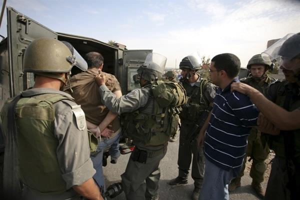 الاحتلال الإسرائيلي يعتقل 16 فلسطينيًا من الضفة الغربية بما فيها القدس المحتلة