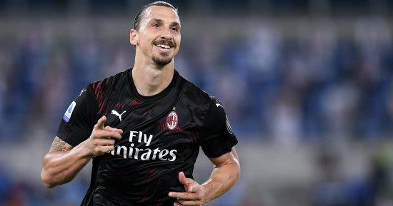 إبراهيموفيتش يوقع عقده الجديد رسميا مع ميلان براتب ضئيل