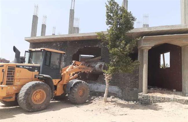 حملة لإزالة الإشغالات بإدفو بإجمالي 59 محضرا ومصادرة 280 من المضبوطات