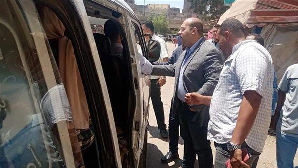 نائب محافظ الجيزة يتابع تطبيق التعريفة الجديدة بمواقف أوسيم ومنشأة القناطر 