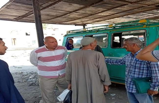 رئيس مركز طما يواصل متابعة مواقف السيارات وتطبيق التعريفة الجديدة