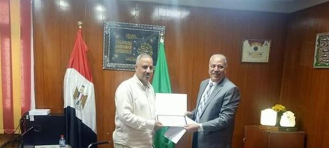صحة القليوبية تكرم وكيل وزارة الشباب لجهوده فى مبادرة طرق الأبواب