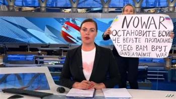   اعتقال صحفية روسية نددت فى بث مباشر بالحرب على أوكرانيا