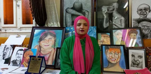 فنانة سوفية تبدع برسومات كأنها حقيقية 