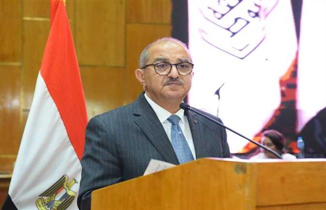 رئيس جامعة أسيوط يؤكد دعم الطلاب المتميزين فى كافة المجالات