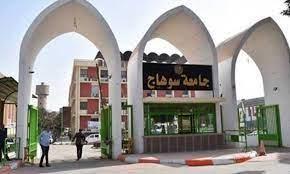 رئيس جامعة سوهاج يتابع سير امتحانات الفصل الدراسي الثاني لبرامج التعليم المدمج