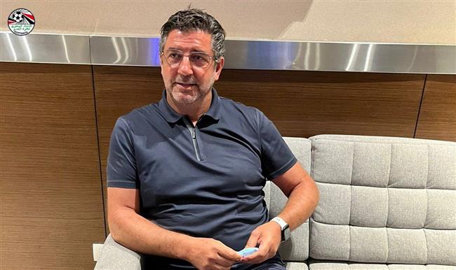 روي فيتوريا يصل مطار القاهرة لبدء مهمته مع منتخب مصر