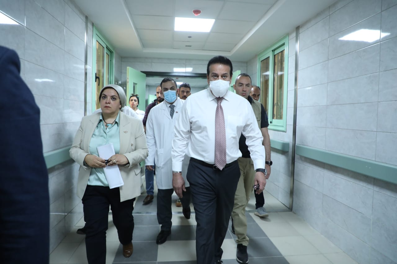 عبدالغفار يوجه بزيادة الطاقة الاستيعابية وزيادة المساحات الخضراء بمستشفى السلام التخصصي