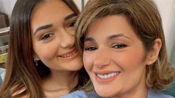 ملك أحمد زاهر تحتفل بعيد ميلاد والدتها بطريقتها الخاصة