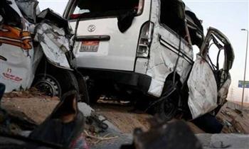   مصرع وإصابة 9 أشخاص في حادث انقلاب ميكروباص على صحراوى أسوان 