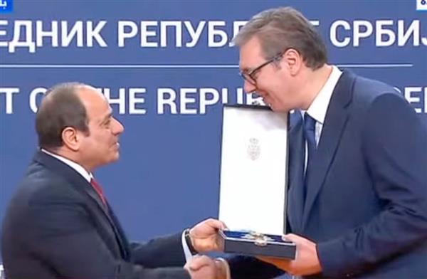 الرئيس الصربي يمنح الرئيس السيسي وسام الجمهورية الصربية